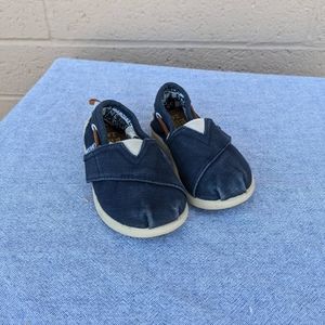 Toms baby shoes